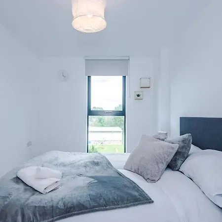 Sleeps 6, Stylish 2 Bedroom Apartment In Old Trafford, Balcony, Smart Tvs, Long Term Disc Manchester Exterior photo