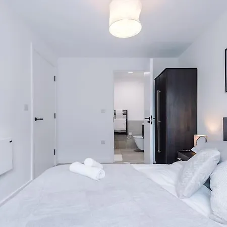 Sleeps 6, Stylish 2 Bedroom Apartment In Old Trafford, Balcony, Smart Tvs, Long Term Disc Manchester Exterior photo