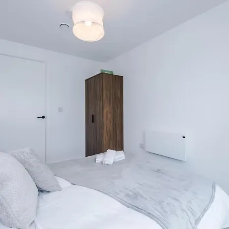 Sleeps 6, Stylish 2 Bedroom Apartment In Old Trafford, Balcony, Smart Tvs, Long Term Disc Manchester Exterior photo