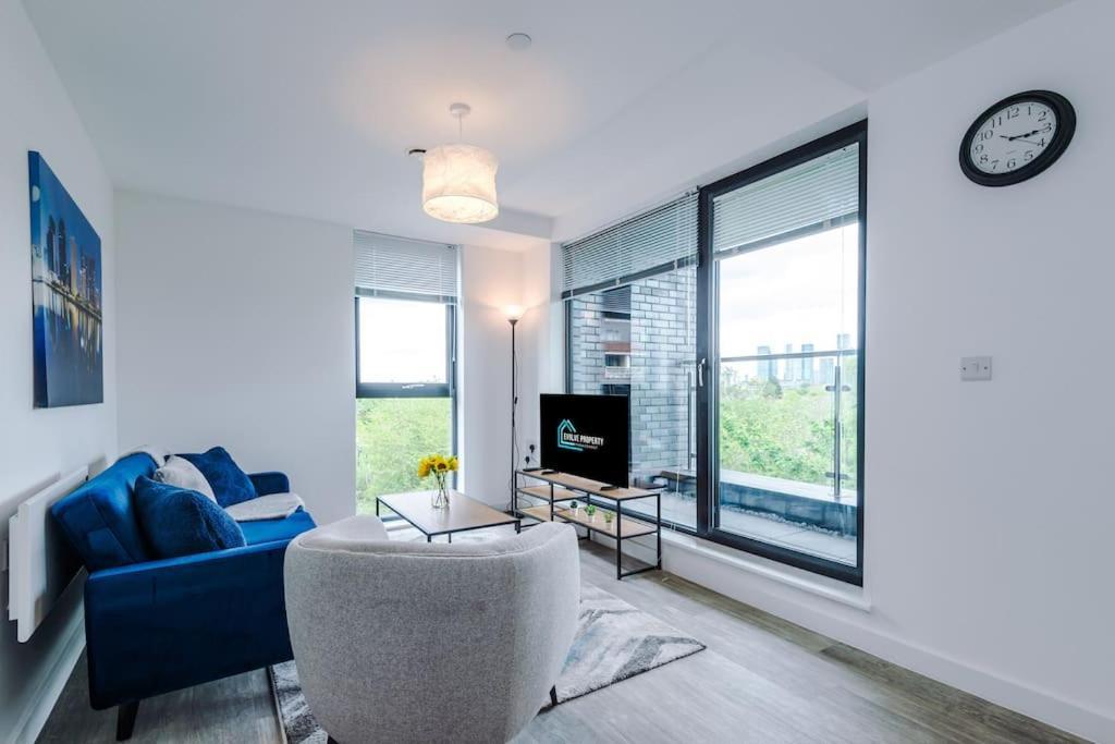 Sleeps 6, Stylish 2 Bedroom In Old Trafford, Balcony, Smart Tvs, Long Term Disc Apartment Manchester